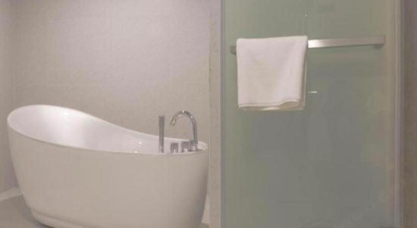 Bathroom, Jinjiang Metropolo Hotel - Hangzhou Xiasha, Hangzhou