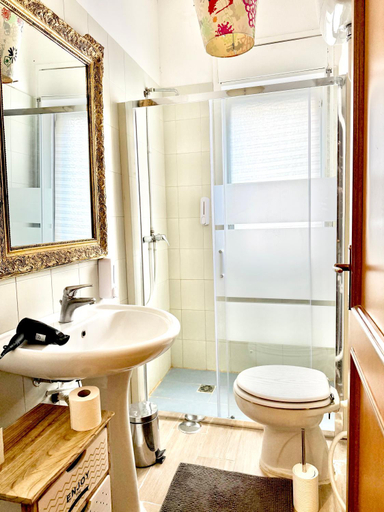 Bathroom 5, Puglia Low-Cost, Holiday Home, Brindisi