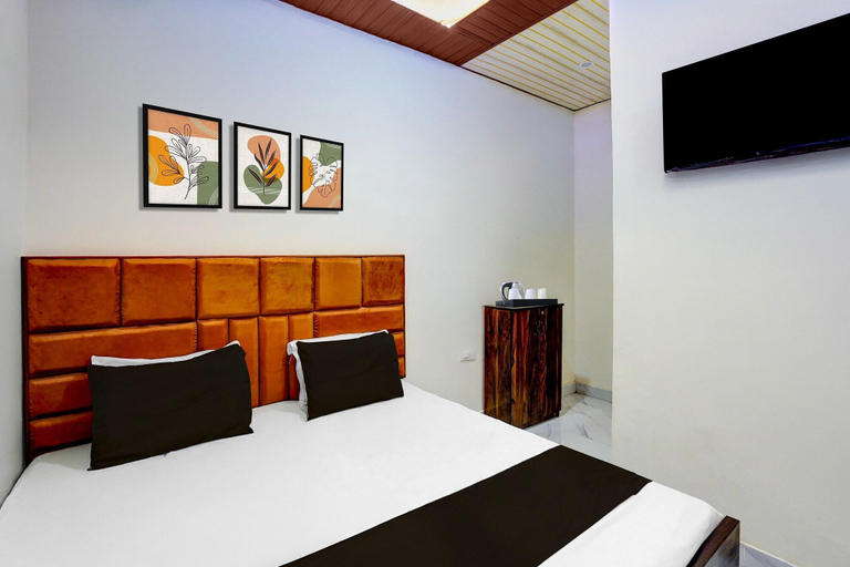 Room 3, Deluxebhagwati Palace, Mathura