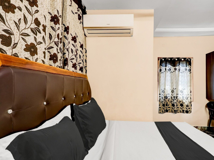 Room 2, Deluxe OYE Stays Visakhapatnam, Visakhapatnam