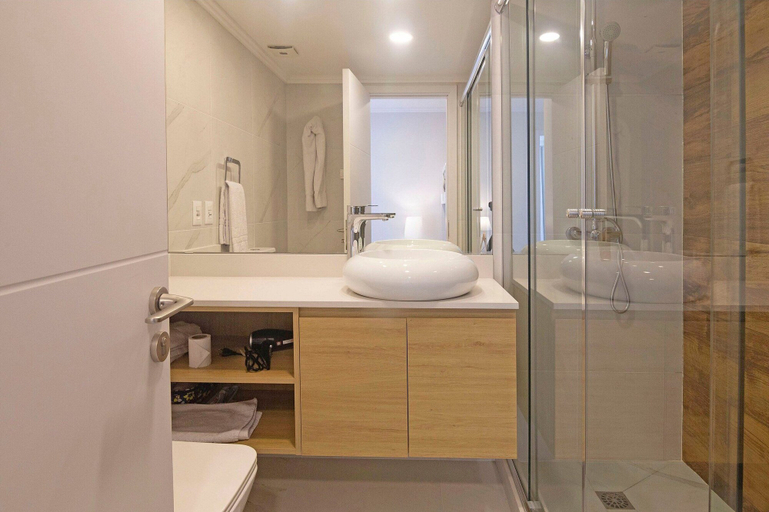 Bathroom, Oceana Suites Cruceros III, n.a351
