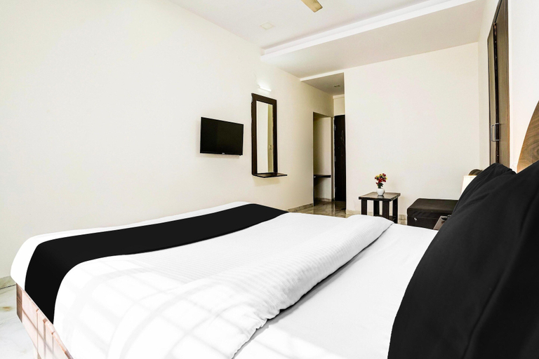 Room 3, Deluxehotel O Nashik Near Vijay Mamta Theatre, Nashik