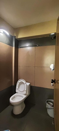 Bathroom 4, Greenview holiday inn, Idukki