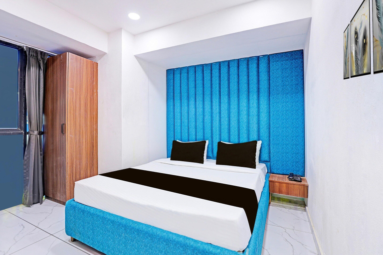 Room 3, Deluxe Hotel Niraant, Surat