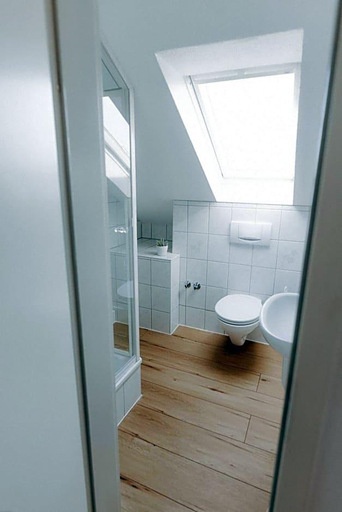 Bathroom 5, Villa Ems, Leer