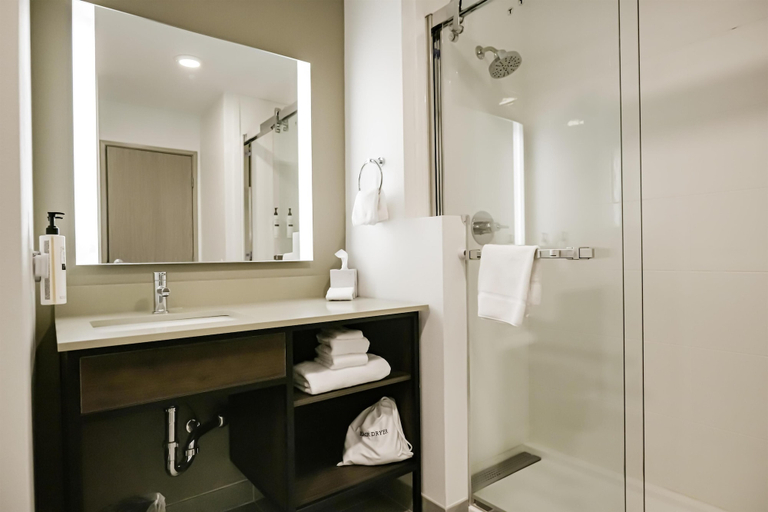 Bathroom 5, Hilton Garden Inn Clackamas Portland, Clackamas
