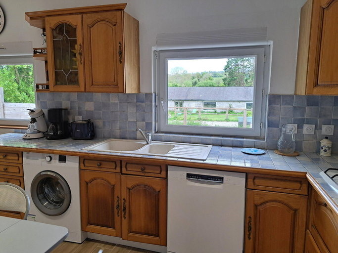 Private kitchen 5, Holiday Home in Telgruc-sur-mer by Sandy Beach, Finistère