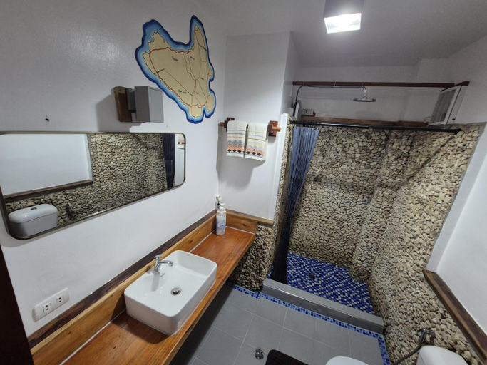 Bathroom 2, Apo Diver Beach Accomodation, San Juan