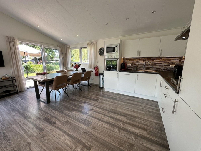 Private kitchen 5, Chalet in Biddinghuizen, Pool Facilities, Dronten