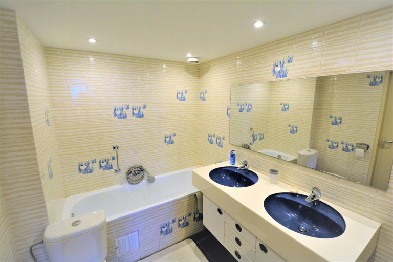 Bathroom 5, Apartment Near Sailing Club With Sea Views, West-Vlaanderen