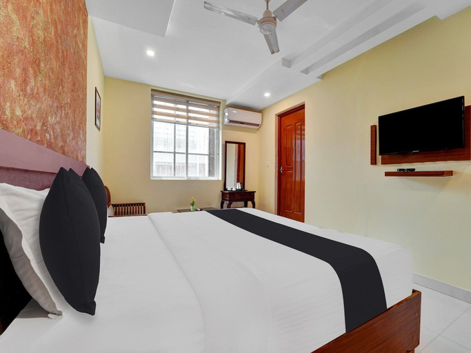 Room 3, Super Townhouse Ernakulam North, Ernakulam