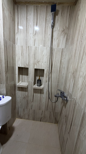 Bathroom 5, Paman Homestay, Pariaman
