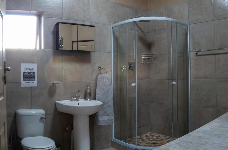 Bathroom, Casa de la Presa 4, Capricorn
