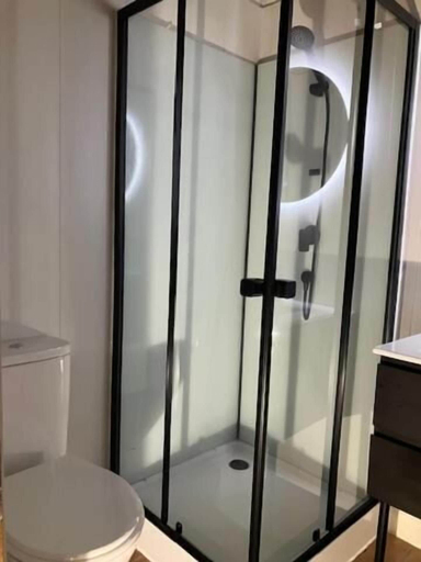 Bathroom 3, Le tour du Lot, Lot