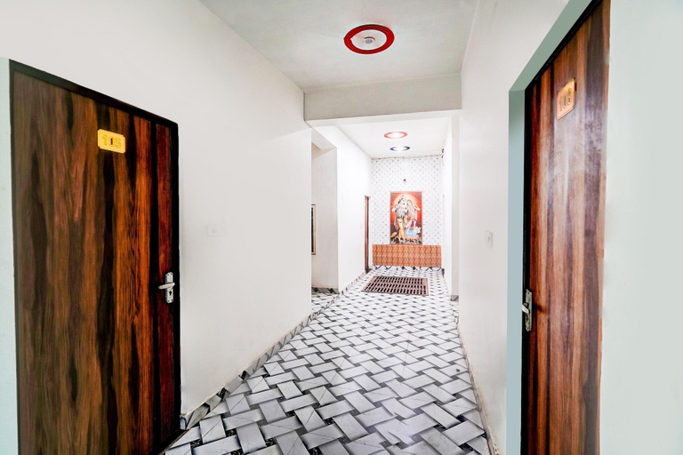 Interior 5, Deluxe Super Hotel O Mahadev, Mathura