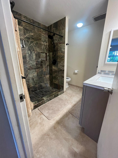 Bathroom 2, Beachfront 1 Bedroom Condo with Private Beach, Pool, Hot Tub, Hawaii