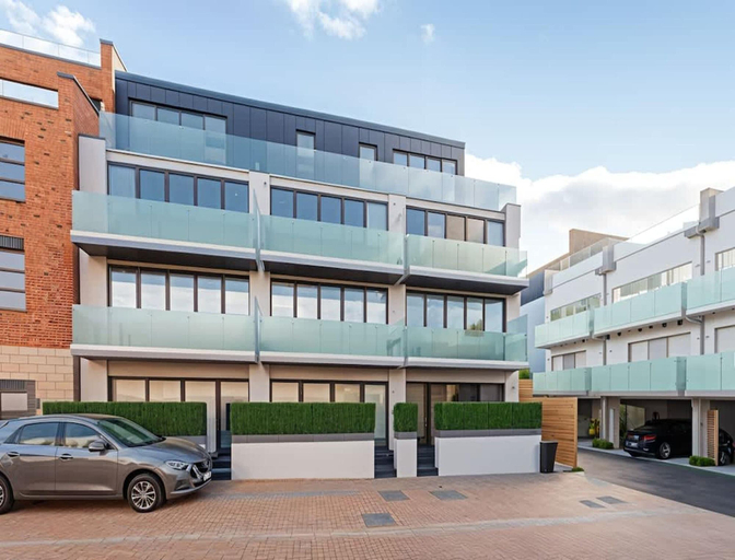 Exterior & Views 1, Wimbledon Apartment, London