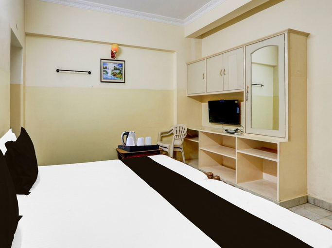 Room 5, Deluxe Thallam Sai Residency, Y.S.R.