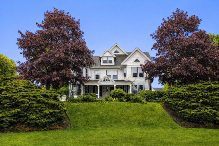 Exterior & Views