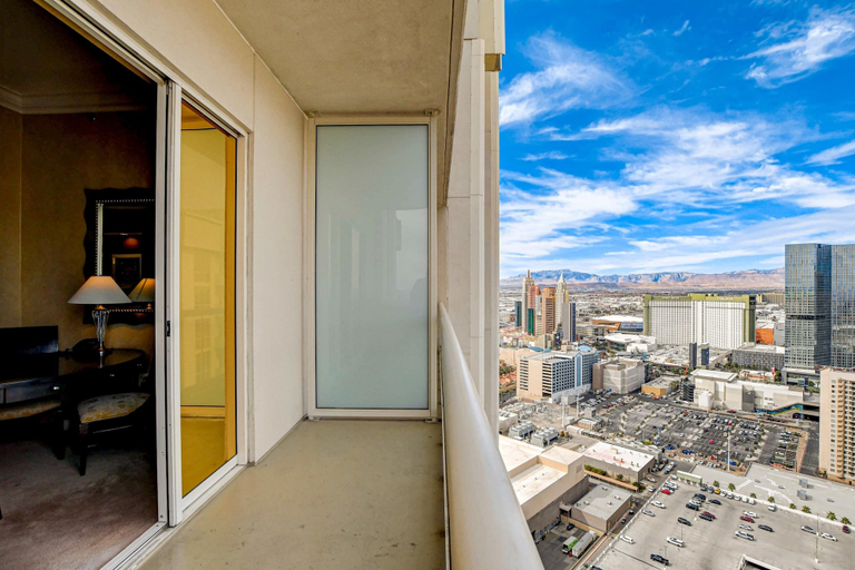 Interior 5, Stunning MGM Balcony 12821, Clark