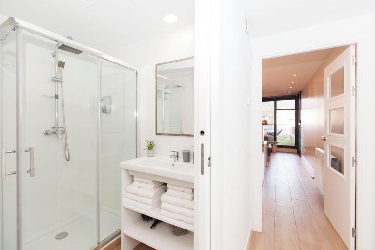 Bathroom 3, Barcelona Mediterranean Apartments, Barcelona