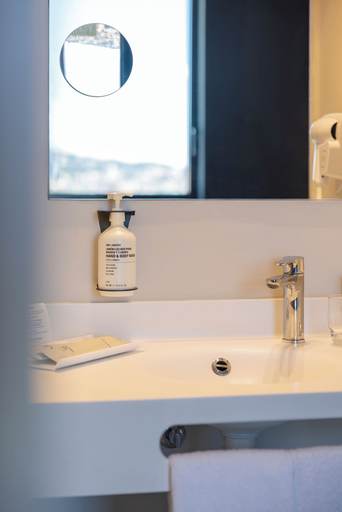 Bathroom 5, Hotel SB Plaza Europa, Barcelona