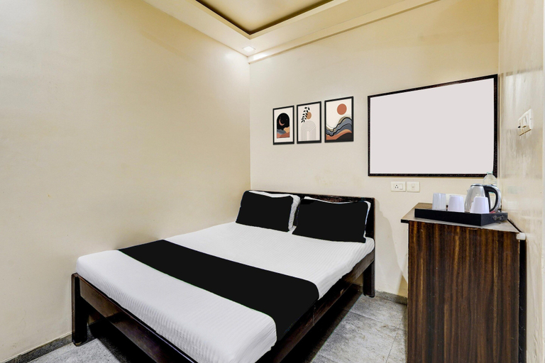 Room 3, Deluxe Saravana's Park, Chennai