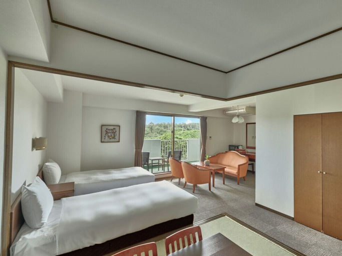 Room 4, Marin View Palace, Onna