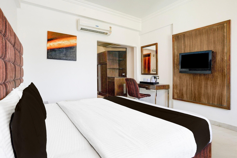 Room 2, Super Townhouse Oak Bharuch Near Railway Station, Bharuch