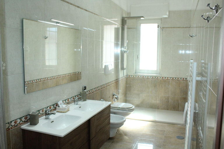 Bathroom 3, Luca's House, Bari