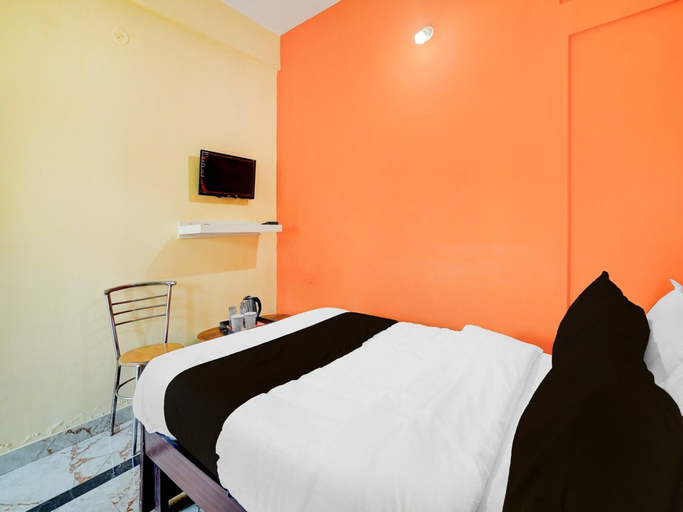 Room 5, Deluxe Nataraja Boarding & Lodging, Bangalore