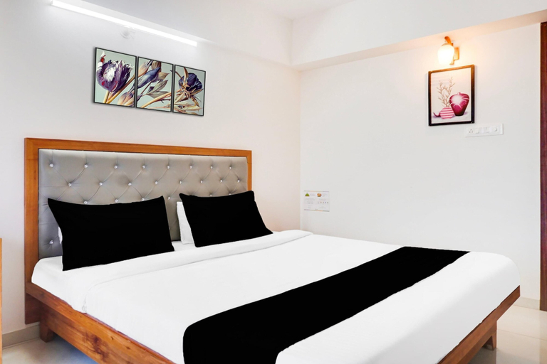 Room 2, Classic With Balcony Landmark Regency, Pune