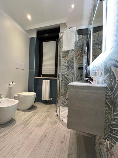 Bathroom 2, BRUMARI -Design" moderno, self check-in e parcheggio facile, Foggia