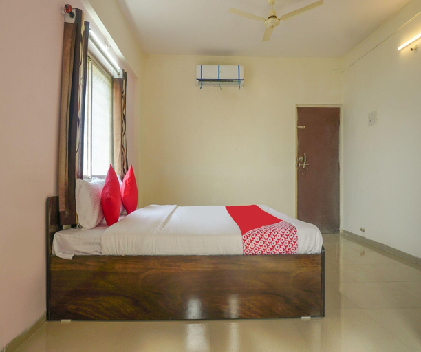 Room 3, Classic With Balcony Hotel Galaxy Inn, Pune
