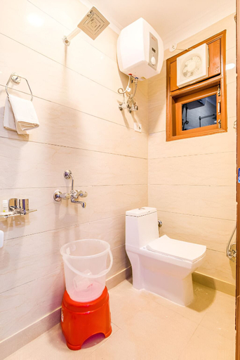 Bathroom 4, Taksh Grand Stays, Delhi