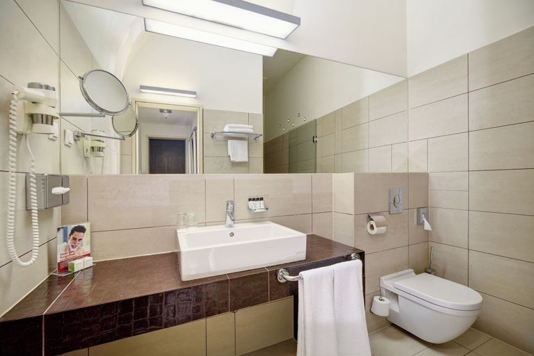 Bathroom 4, Buda Castle Hotel, Budapesti