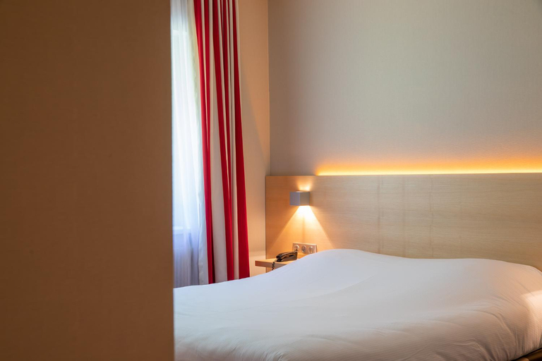 Bedroom, Hotel Restaurant Logis Auberge Sundgovienne, Haut-Rhin