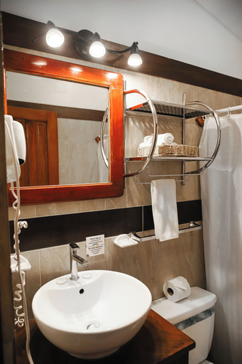 Bathroom 3, Maravida Social Hotel by Crazy Monkey, Santa Cruz