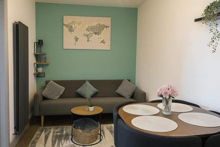 Interior 4, 2 Bed Flat - Sleeps 5 - Parking - Wifi, Leeds