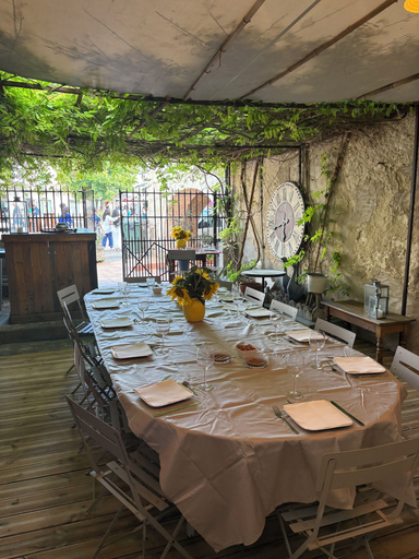 Outdoor dining 2, Le Montréal, Gers