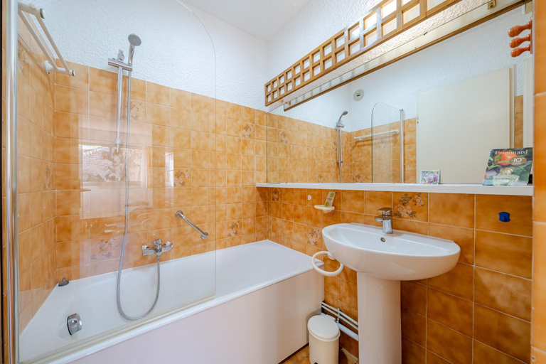 Bathroom 2, Residence "Le Golfe Bleu", Alpes-Maritimes