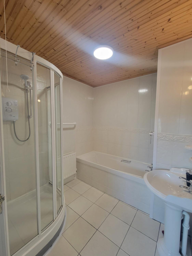 Bathroom 3, Spring Grove Guesthouse