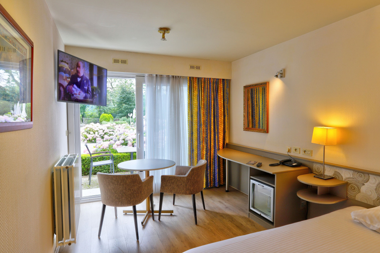 Bedroom 2, Auberge du Vieux Cedre, Hainaut