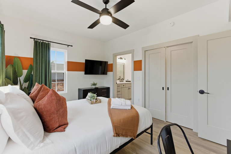 Room 5, The Lofts On Maney, Rutherford