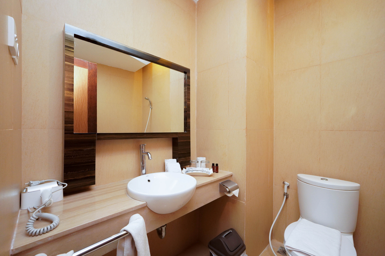 Bathroom 5, Sutan Raja Kotamobagu Hotel, Kotamobagu
