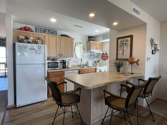Private kitchen 5, Sw 1 Starfish 1 Bedroom Condo by RedAwning, Dare