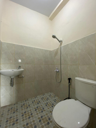 Bathroom 5, Zuhaz Guesthouse, Sleman