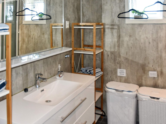 Bathroom 3, person holiday home in Brattvag, Haram