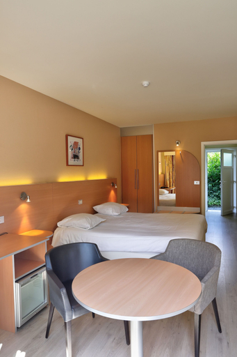 Bedroom 3, Auberge du Vieux Cedre, Hainaut