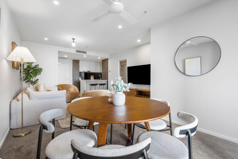 Separate living room 4, Bright Apartment with Pool and Gym Access, Brisbane